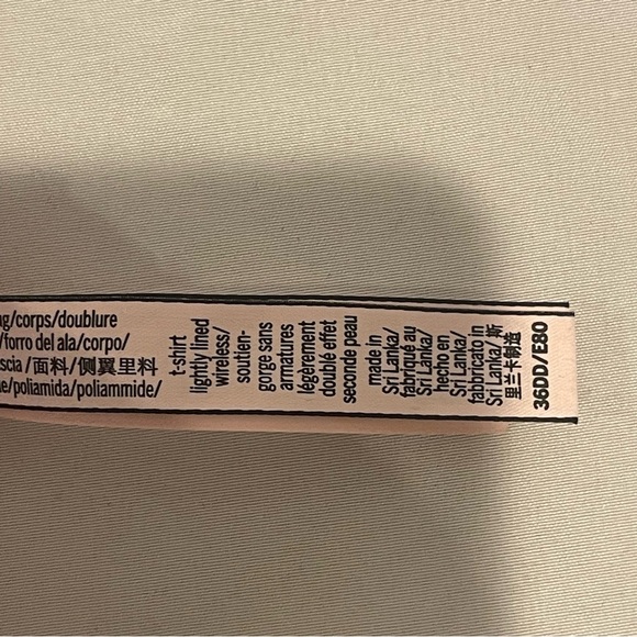 Victoria Secret Bra NEW Color Red Size 36DD Wireless - Picture 9 of 10